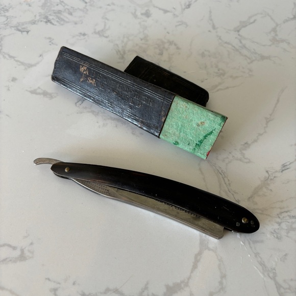Antique Wade & Butcher Sheffield Steel Straight Razor - Picture 7 of 13